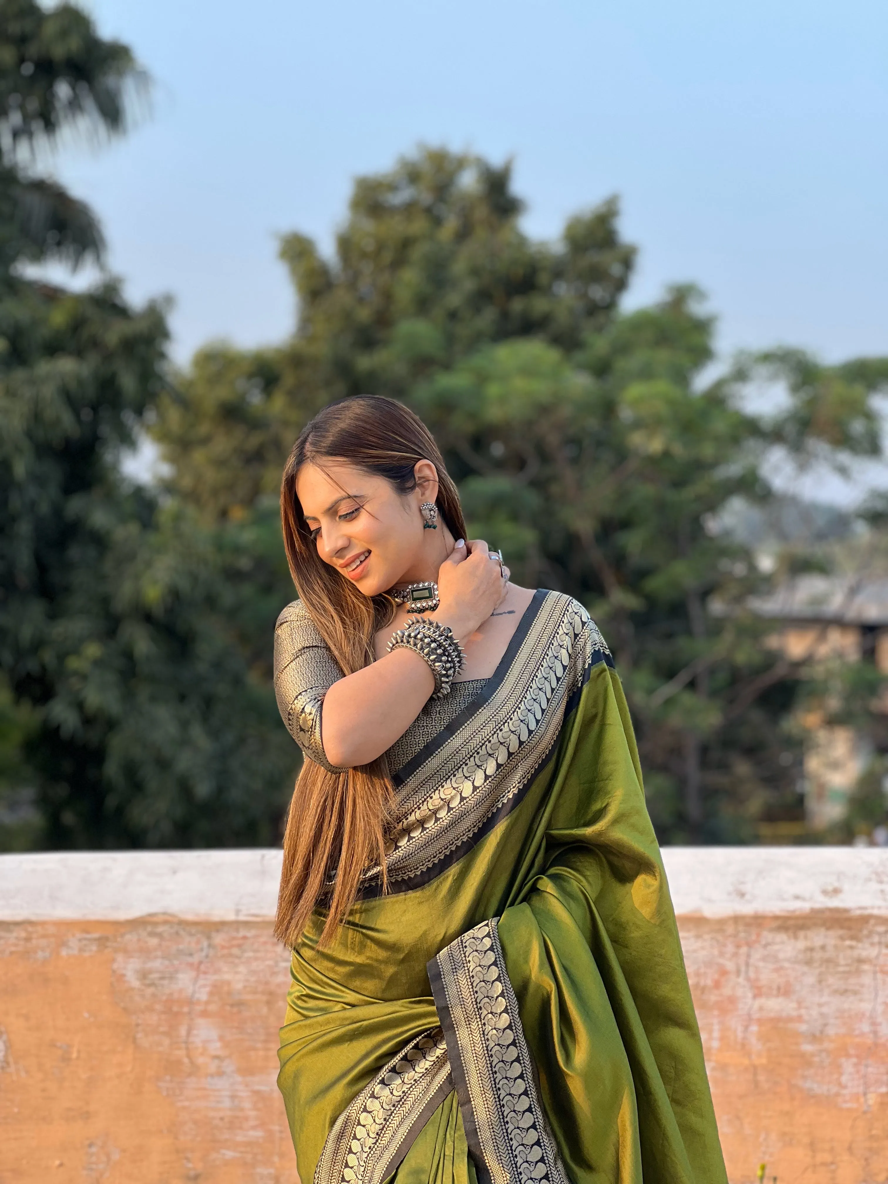 Exquisite Mint Green & Black Jacquard Pure Soft Banarasi Silk Saree with Stylish Blouse Piece