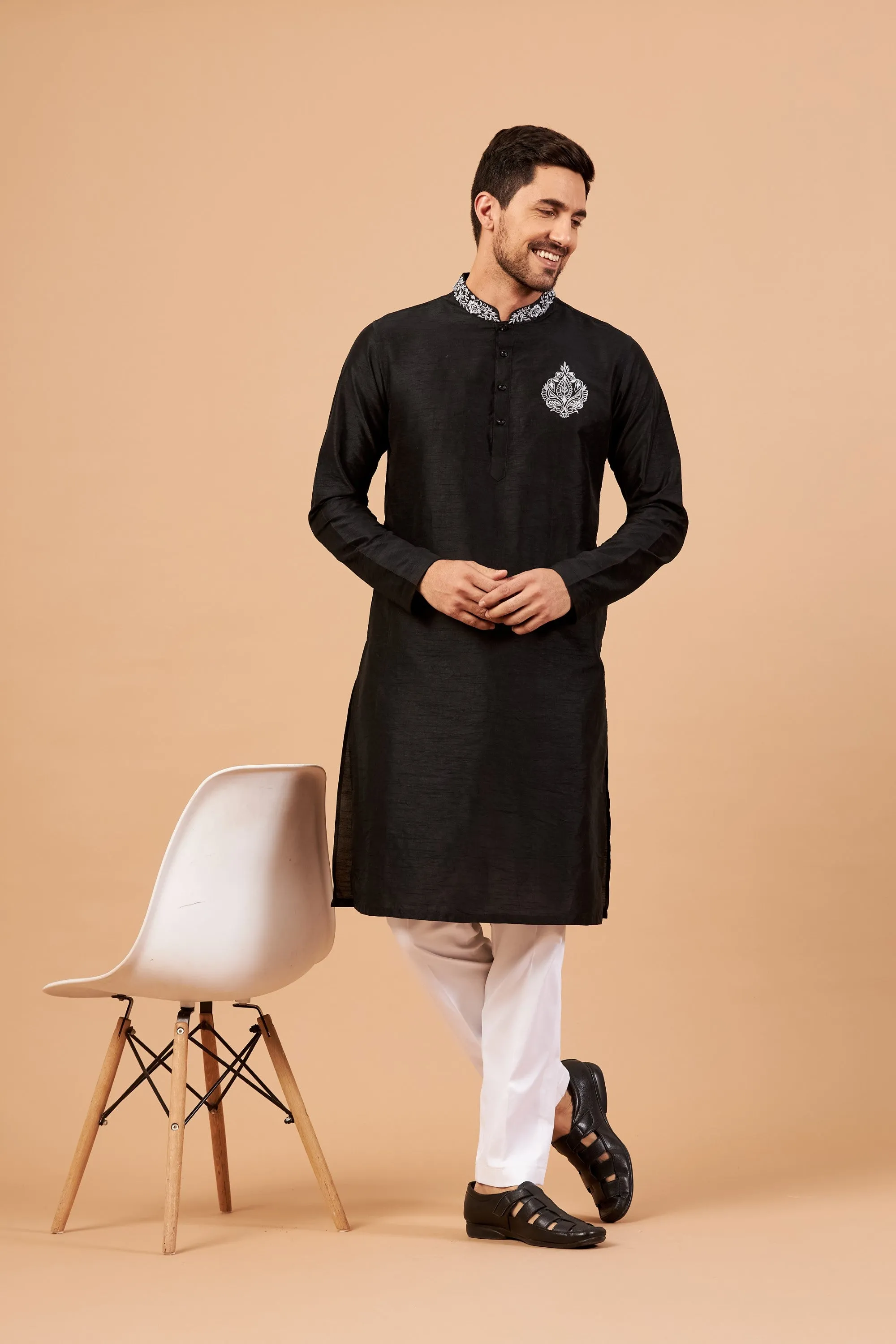 Men's Amyr Traditional Embroidered Black Kurta With Crop Pants - Hilo Design