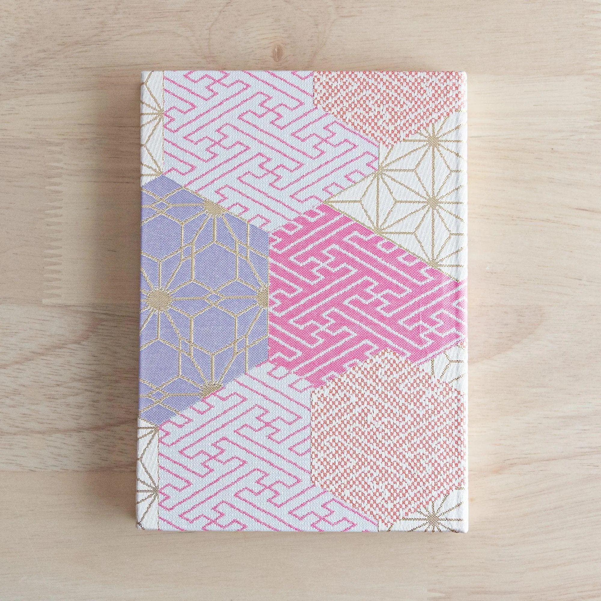 Nishijin Textile Auspicious Gathered Crests Notebook (B6)