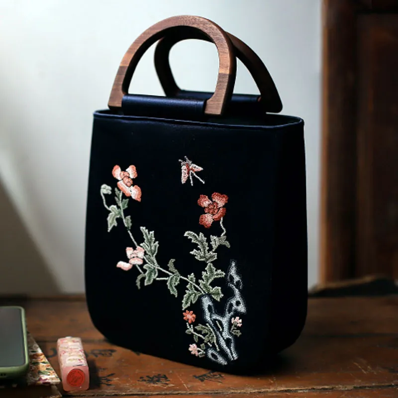 Retro Chinese Style Embroidered Silk Handbag with Wooden Handle